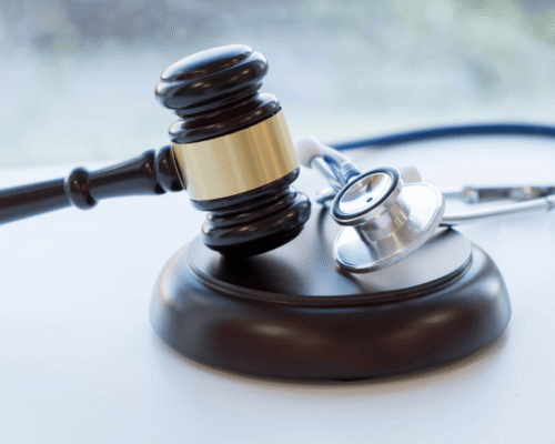 A judge’s gavel rests beside a stethoscope, symbolizing medical malpractice or healthcare litigation
