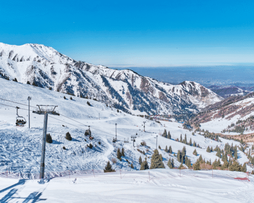 Snow-covered Colorado ski resort with chairlifts and marked trails, illustrating potential liability for ski lift accidents, poor trail marking, and hidden hazards under Colorado ski safety law.